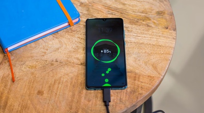 10 thủ thuật giúp bạn sạc điện thoại Android nhanh chóng và nâng cao hiệu suất pin