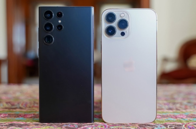 Galaxy S22 Ultra so kè iPhone 13 Pro Max: Smartphone nào tốt nhất?