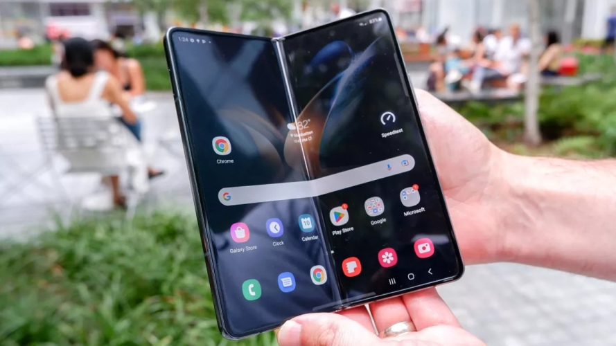 Galaxy Z Fold5 sẽ có thiết kế bản lề hình giọt nước, không còn nếp nhăn giữa màn hình nữa