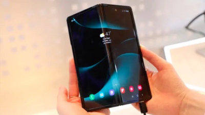 Màn hình OLED mới của Samsung có thể gập theo cả hai chiều
