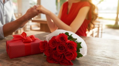 Nên tặng nàng quà gì nhân ngày 8/3? Tưởng dễ hoá ra là cả bầu trời tâm lý!