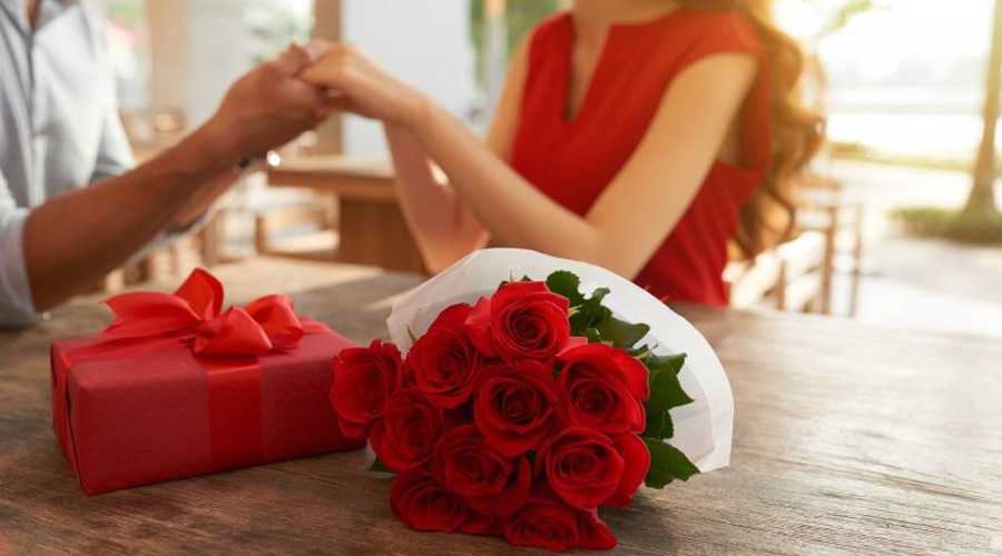 Nên tặng nàng quà gì nhân ngày 8/3? Tưởng dễ hoá ra là cả bầu trời tâm lý!