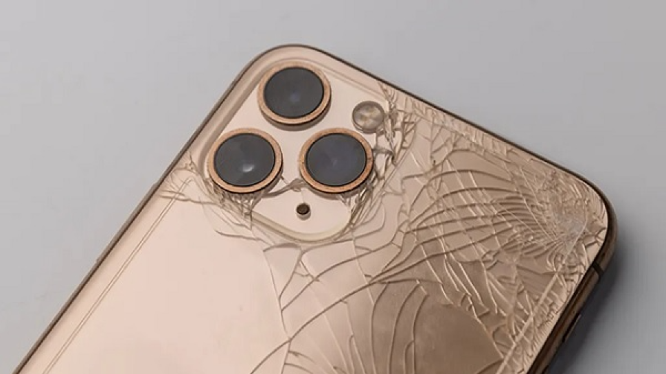 Nguyên nhân và cách khắc phục tình trạng kính lưng iPhone bị vỡ hoặc trầy xước