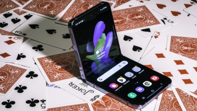 Nhìn lại Samsung Galaxy Z Flip4 sau 6 tháng: Có gì tốt và chưa tốt ở mẫu smartphone màn hình gập giá tốt này