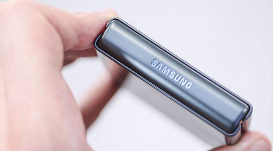 So sánh Galaxy Z Flip3 và Galaxy S20 FE: Nên lựa chọn smartphone đẳng cấp hay vừa tầm?