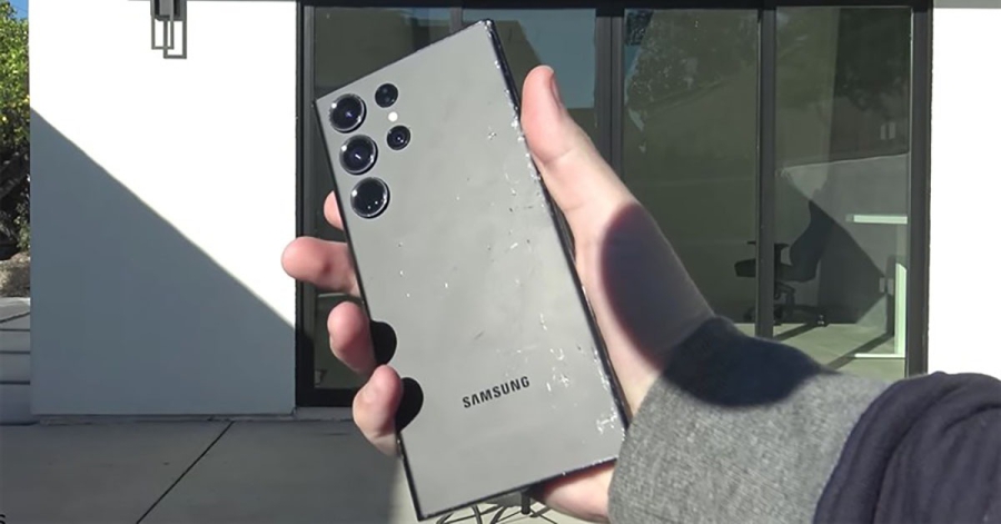 Thử nghiệm thả rơi cho thấy vật liệu bền vững trên dòng Galaxy S23 không ảnh hưởng đến độ bền của điện thoại