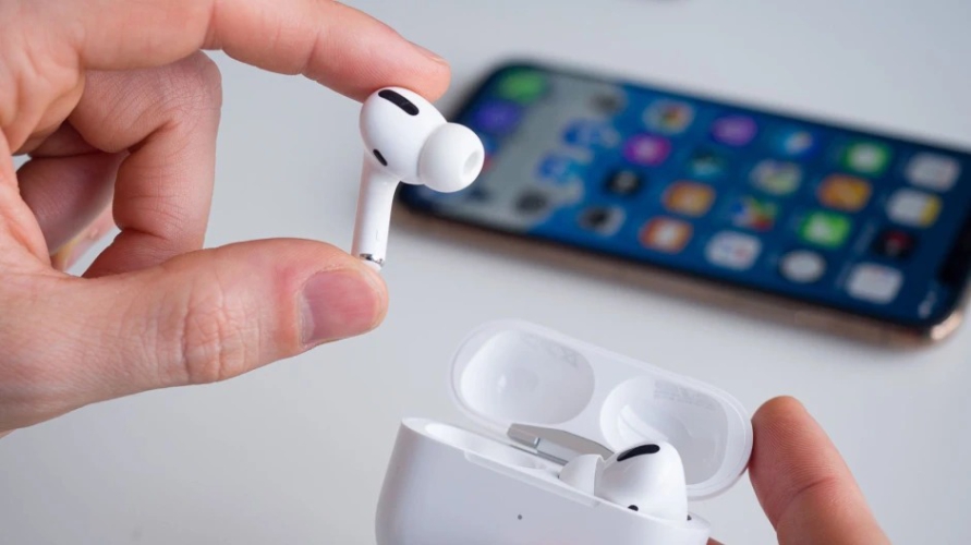 Cách tự chế cổng sạc USB-C trên AirPods Pro, nhưng bạn không nên thử