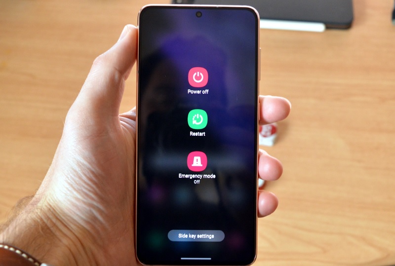 Khởi động lại điện thoại 