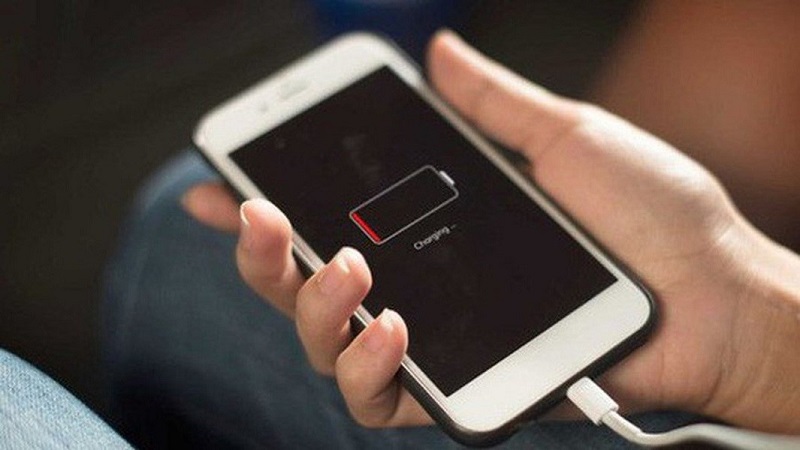 4 cách khắc phục nhanh tình trạng iPhone sạc pin không vào 