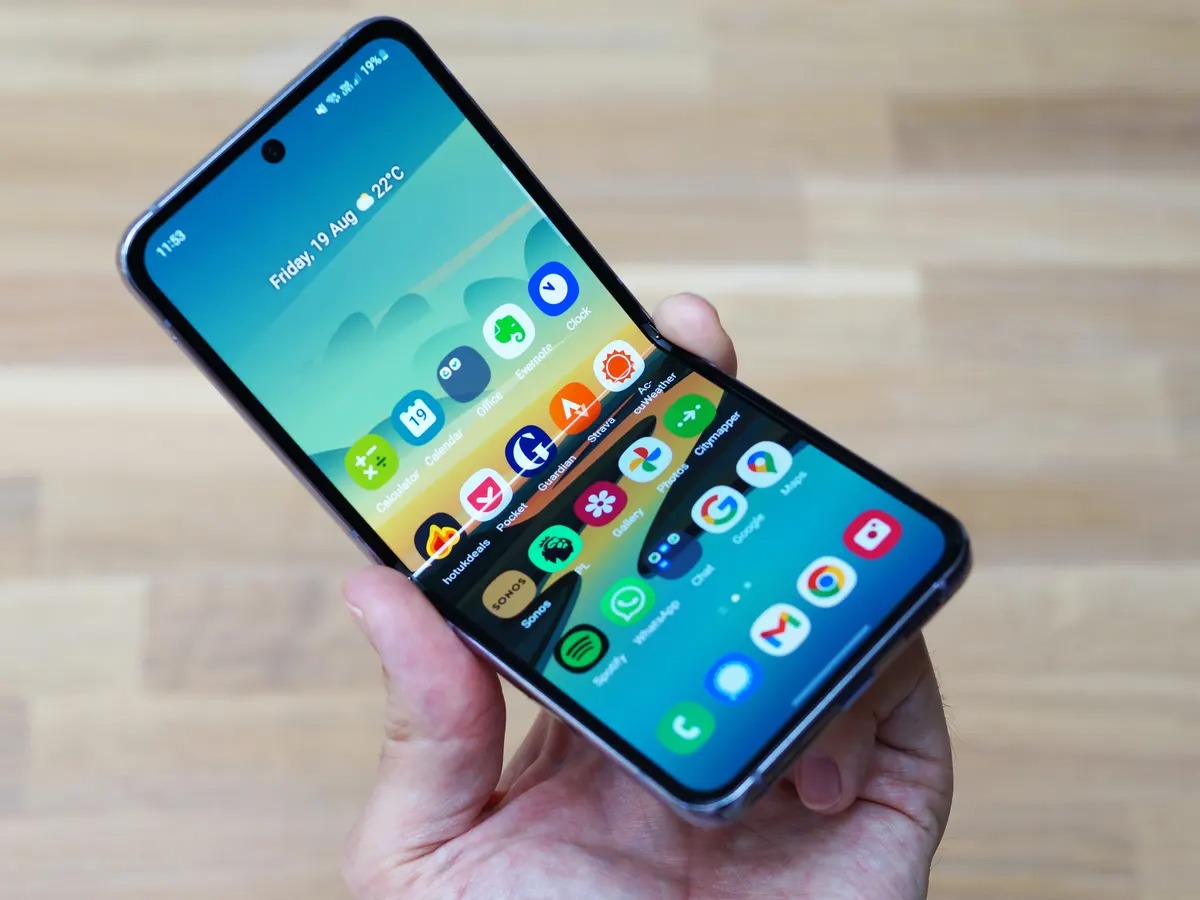 OPPO Find N2 Flip liệu có phải đối thủ đáng gờm có thể soán ngôi Galaxy Z Flip4?