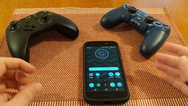 Dùng phụ kiện chơi game trên điện thoại