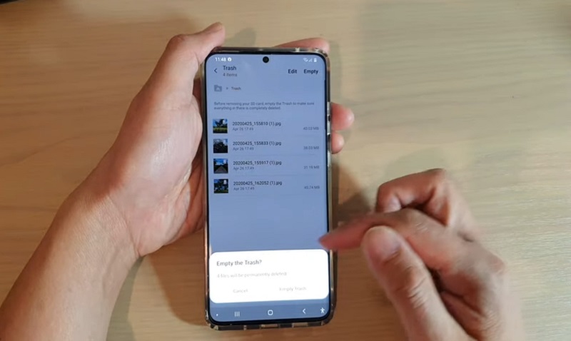 Dọn dẹp sạch thùng rác
