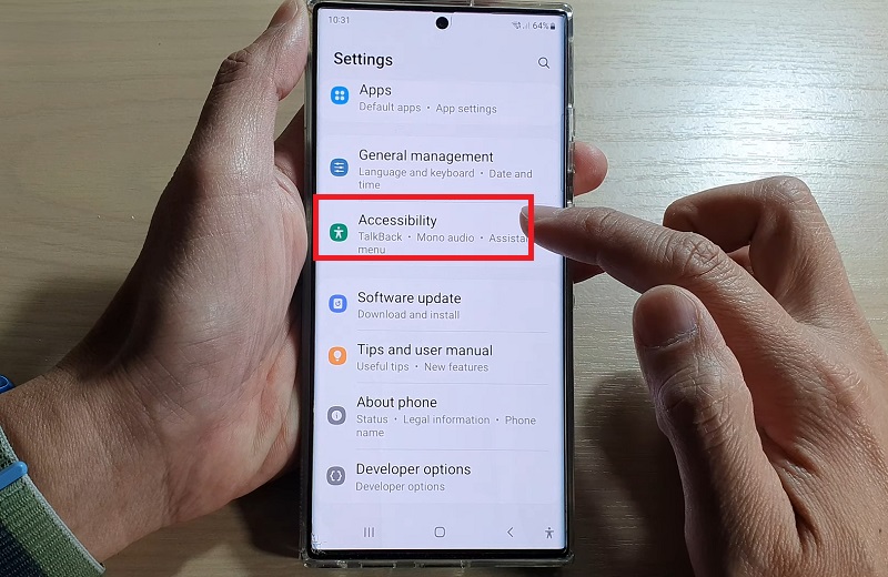 Mở Settings (Cài đặt) trên điện thoại, rồi chọn Trợ năng (Accessibility)