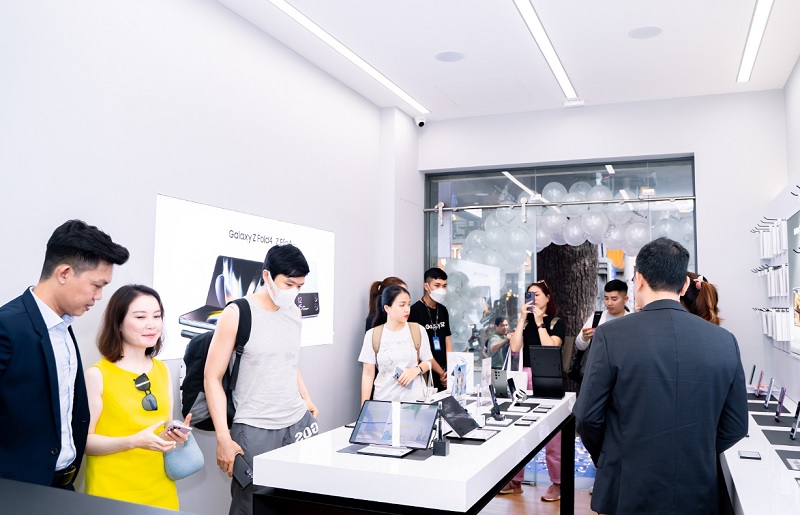 Đến bất kỳ cửa hàng nào thuộc hệ thống MT Smart, bạn có thể sử dụng chương trình ưu đãi 500.000 đồng khi mua Galaxy Tab A9 Series