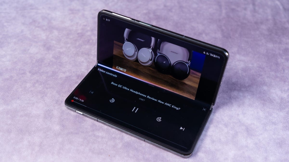 Tự hỏi: Liệu bạn có nên mua điện thoại có thể gập lại ở thời điểm hiện tại không?