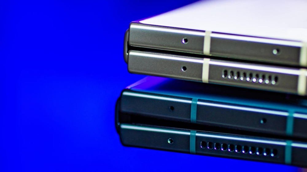 Tự hỏi: Liệu bạn có nên mua điện thoại có thể gập lại ở thời điểm hiện tại không?