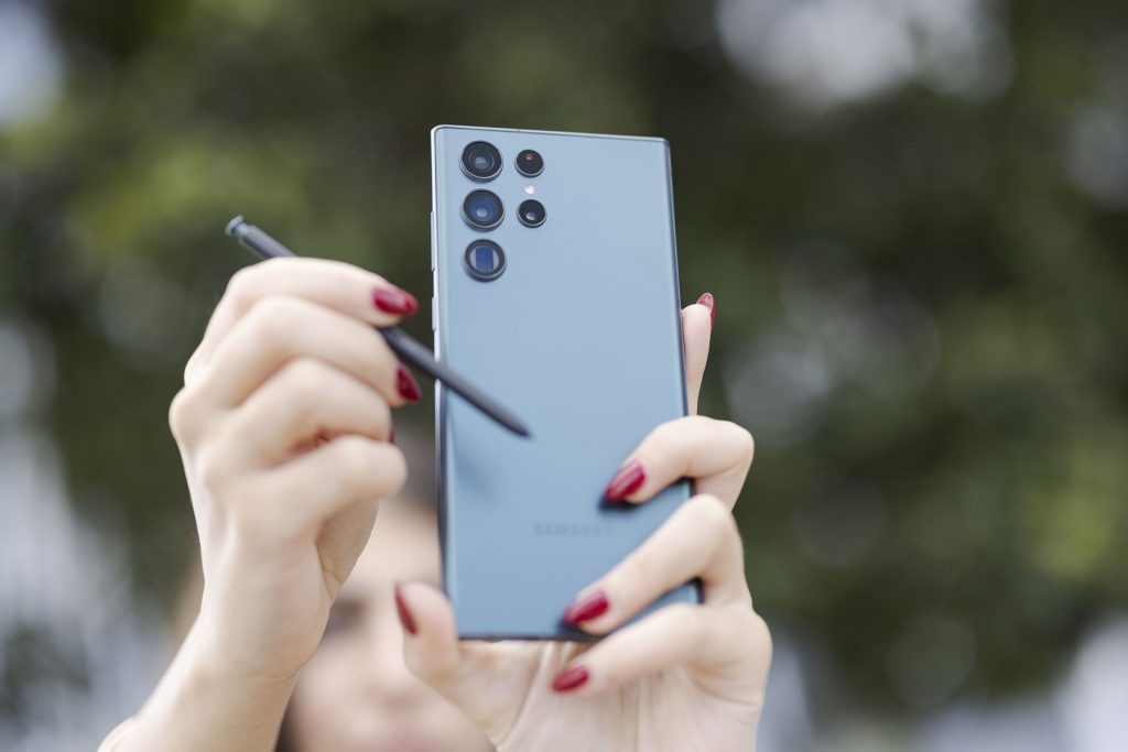 co-nen-mua-samsung-galaxy-s22-ngay-bay-gio-hay-cho-galaxy-s23