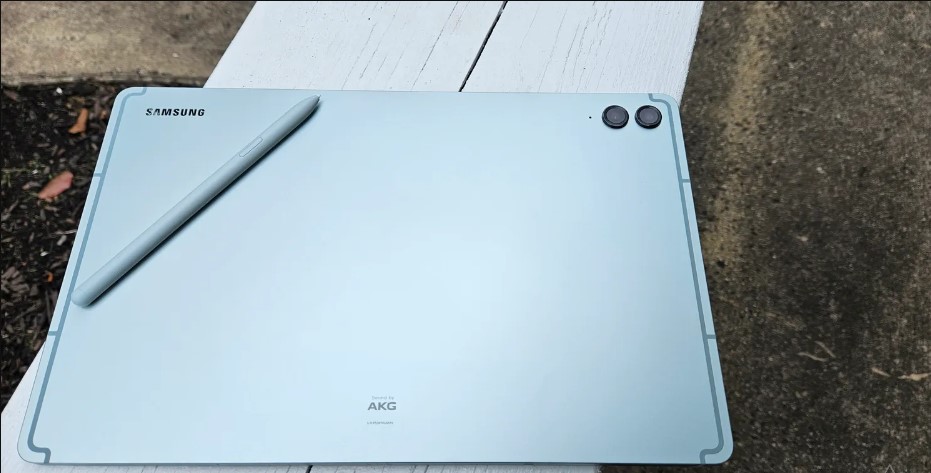 Đánh giá Samsung Galaxy Tab S9 FE Plus: Máy tính bảng tầm trung tốt nhất của Samsung