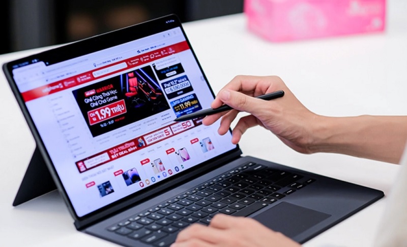 Samsung Galaxy Tab S9 Wifi 8GB 128GB có thể biến thành laptop khi được kết nối với phụ kiện bao da bàn phím