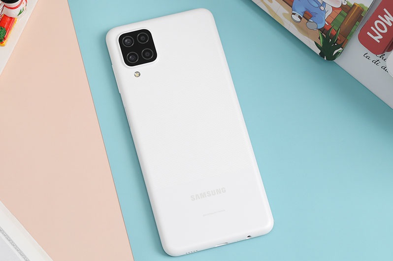 So sánh Galaxy A22 và Galaxy A12