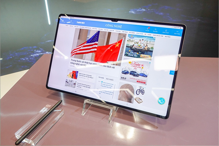 Galaxy Tab S8 Ultra với màn hình tai thỏ
