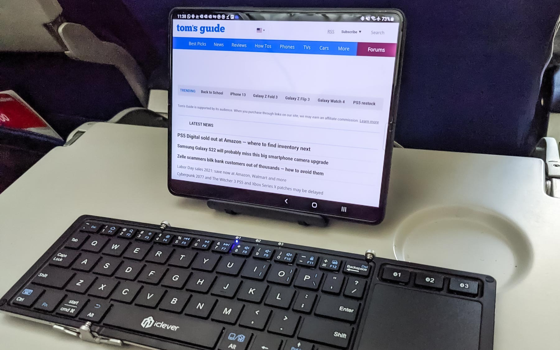 Galaxy Z Fold 3 biến thành máy tính nhờ Samsung DeX