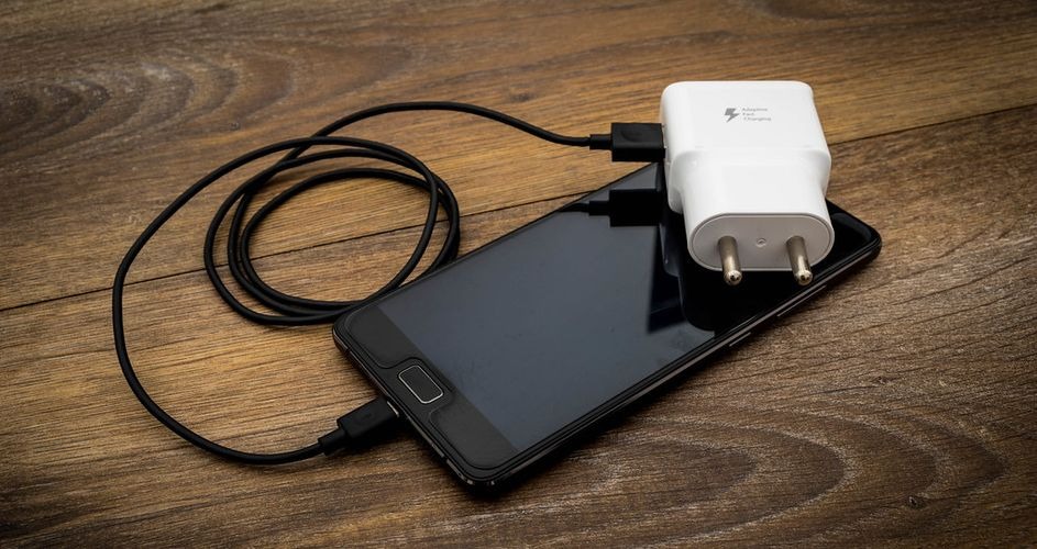 man-hinh-dien-thoai-bi-loan-cam-ung-nguyen-nhan-va-cach-xu-ly-hieu-qua