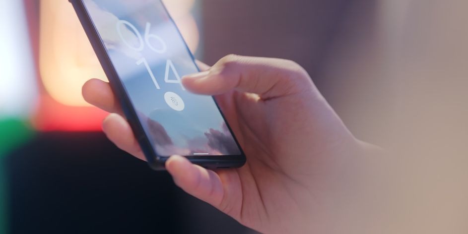 man-hinh-dien-thoai-bi-loan-cam-ung-nguyen-nhan-va-cach-xu-ly-hieu-qua