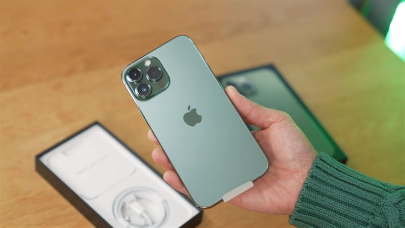 iPhone 13 xanh lá mới nhất