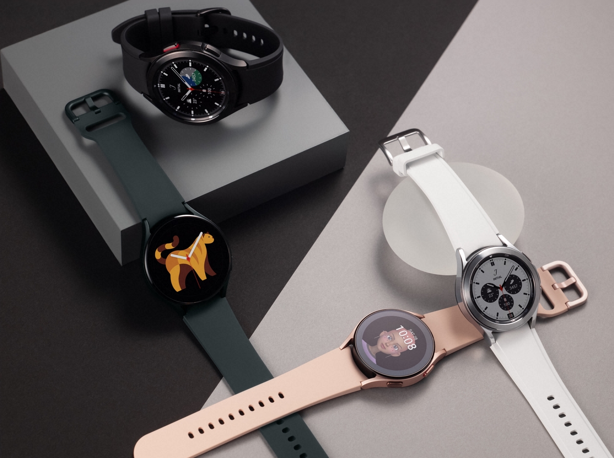 Galaxy Watch 4 với mặt đồng hồ tùy biến