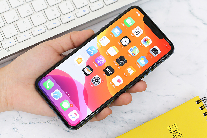 So sánh iPhone 11 Pro Max và Galaxy Z Flip3