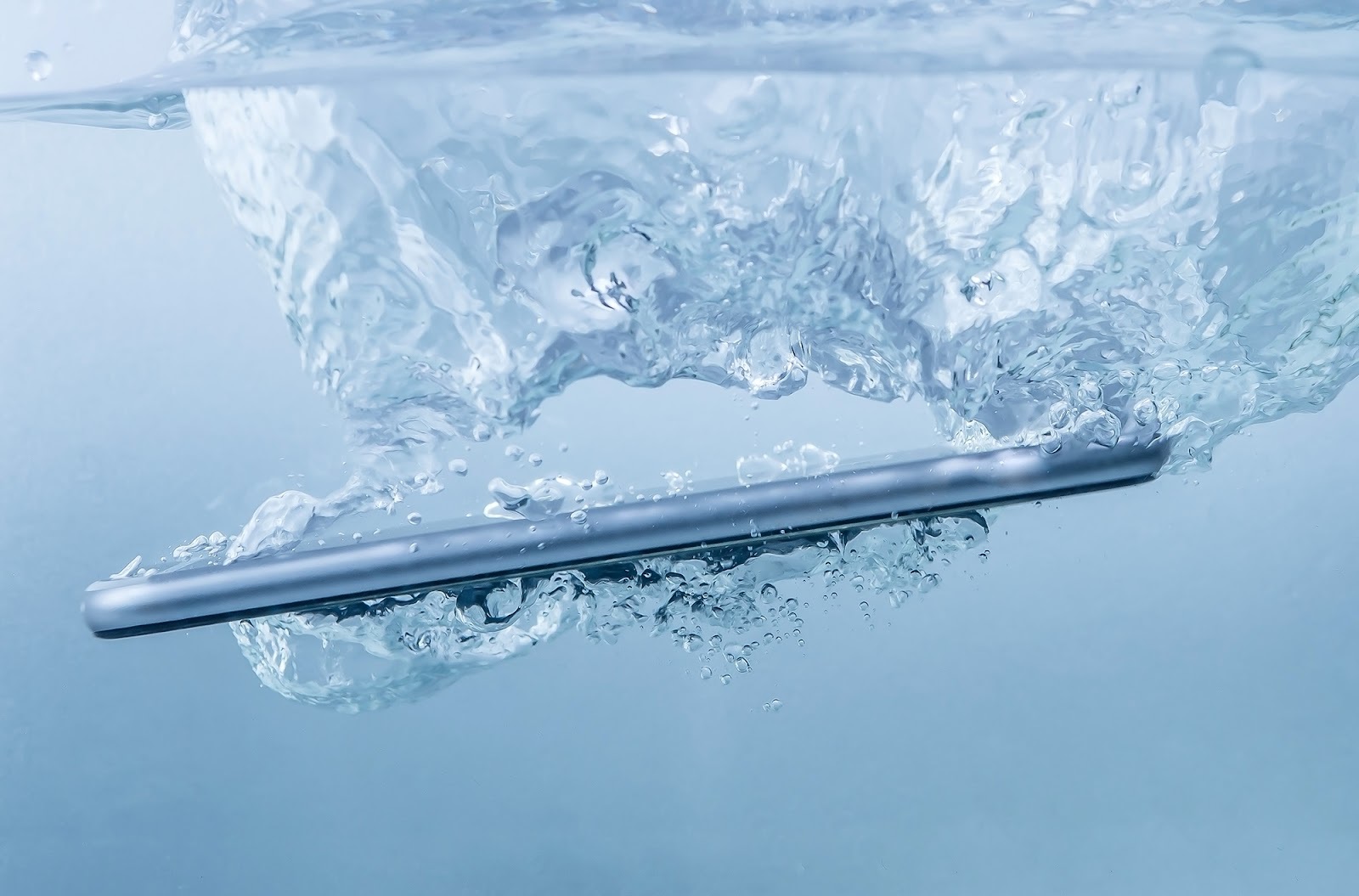 Khắc phục iPhone dính nước