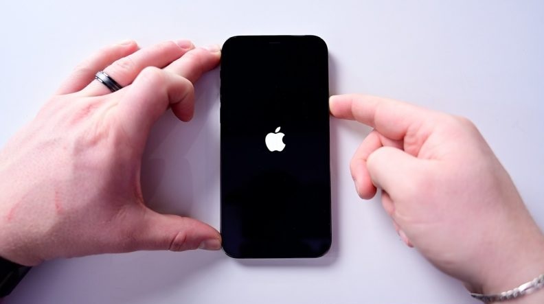 Cách sửa lỗi không tải được ứng dụng: Khởi động lại iPhone