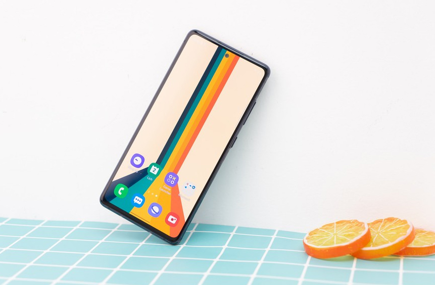 Man hinh Galaxy S20 FE