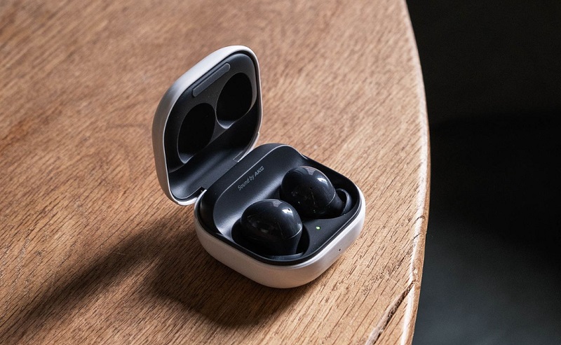 Giữ cho hộp sạc khô ráo, tránh va đập