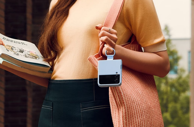 Ốp lưng Silicone Cover có Vòng đeo cho Galaxy Z Flip4