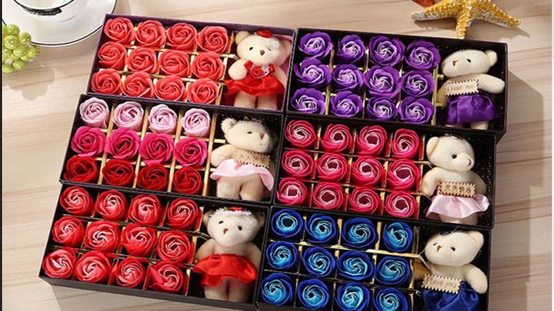 Hoa sáp kèm gấu bông