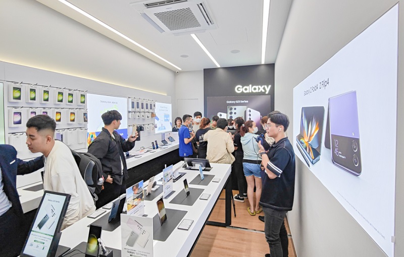 Khách hàng có thể đặt hẹn lịch sửa chữa tại Trung tâm bảo hành