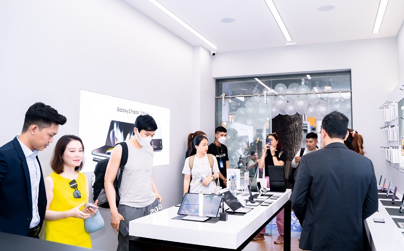 Nhận ngay ưu đãi gói Microsoft 365 Basic 6 tháng khi đặt trước Galaxy Z5 Series tại các cửa hàng bán lẻ trên toàn quốc, trong đó có MT Smart