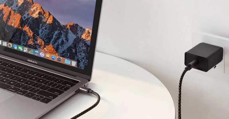 Có nên cắm sạc Macbook liên tục không