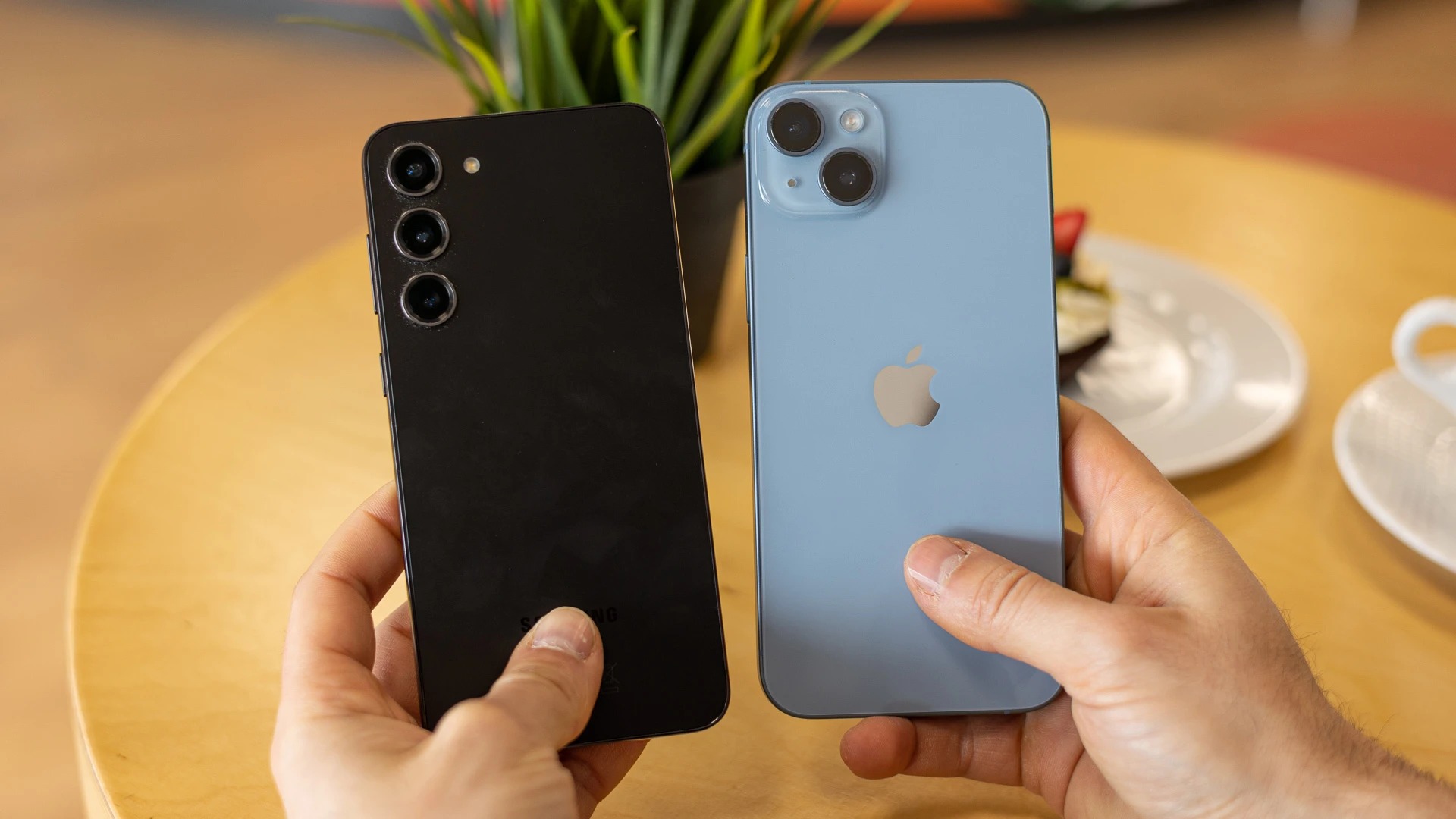 Cả Samsung và Apple đều đang nói: Đừng mua phiên bản 