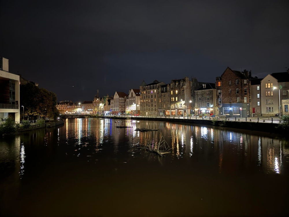 Đọ sức camera iPhone 15 Pro Max vs Galaxy S23 Ultra