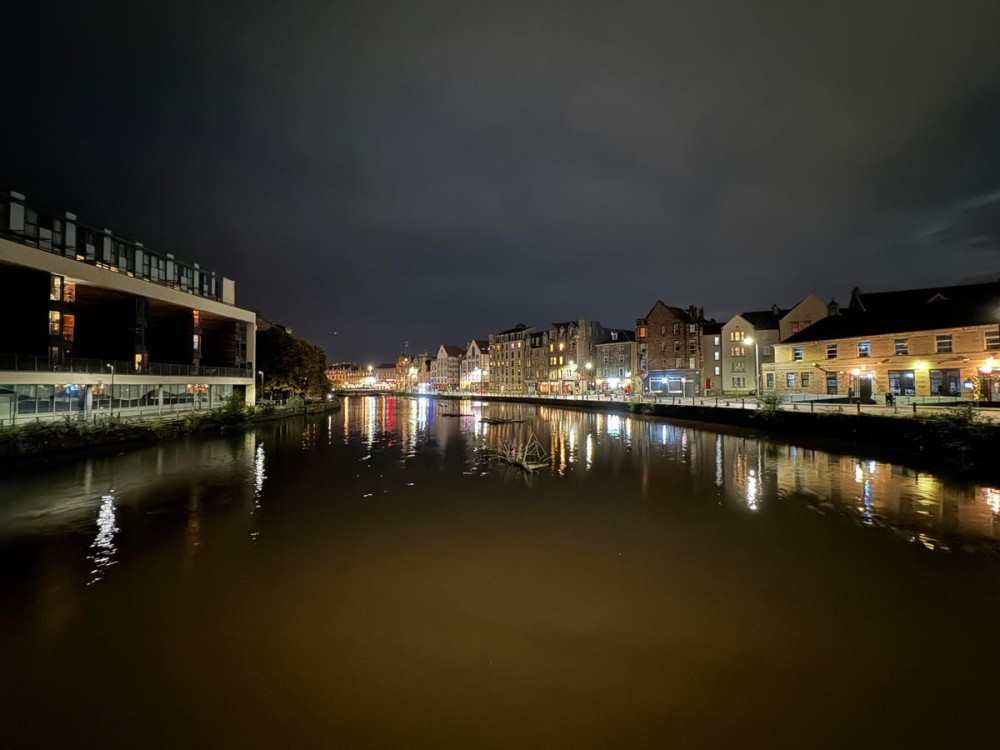 Đọ sức camera iPhone 15 Pro Max vs Galaxy S23 Ultra