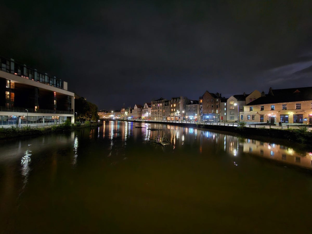 Đọ sức camera iPhone 15 Pro Max vs Galaxy S23 Ultra