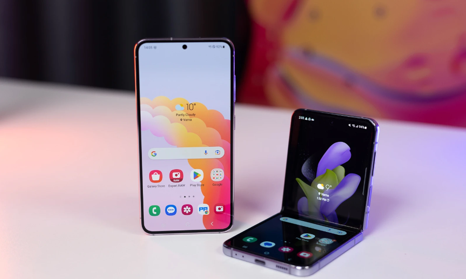 iPhone 15 Pro có vẻ hơi đuối sức về mặt thiết kế khi đặt cùng với sự tuyệt vời của smartphone Android