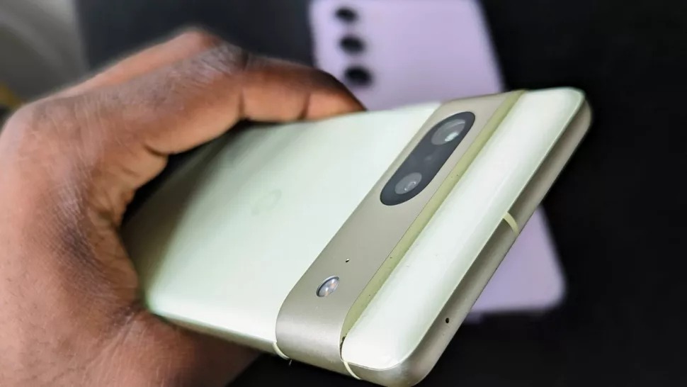 So sánh Galaxy S23 vs Google Pixel 7: Điện thoại nào đáng mua hơn?