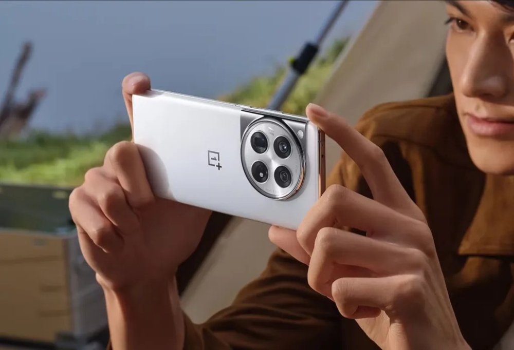 So sánh Galaxy S24 Ultra vs OnePlus 12: Flagship nào giành chiến thắng