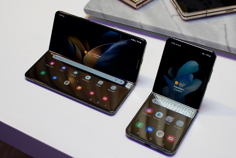 Công nghệ Ultra Thin Glass giúp cho màn hình chính điện thoại Samsung có độ dẻo, hỗ trợ uốn cong với tần suất gập cao)