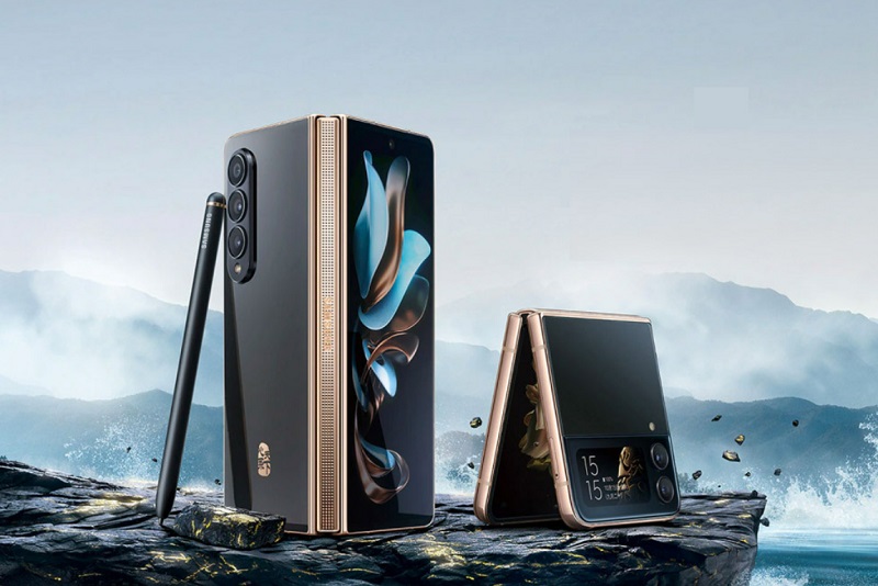 Galaxy Z Flip 4 và Galaxy Fold 4 đều có khả năng chống nước chuẩn IPX8