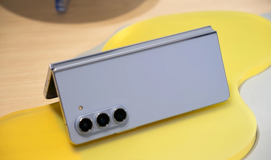 So sánh Samsung Galaxy Z Fold5 vs Galaxy Z Fold4